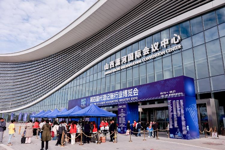 鲸算盘联合冠名第四届代博会圆满落幕:AI财务工厂成焦点,600余家代账公司意向签约